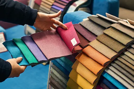 Stoff für Sofa in vielen Farben, unterschiedlichen Design und unterschiedlichen Muster 
